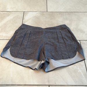 Lululemon Pleated Elastic Shorts w/ Pockets sz 6